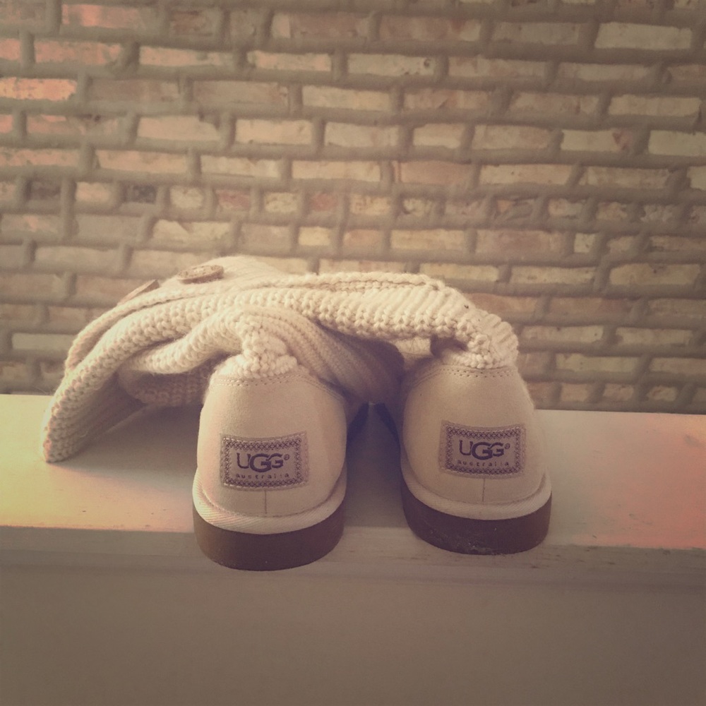 UGG Women’s Classic Cardy II Boots- Size 9